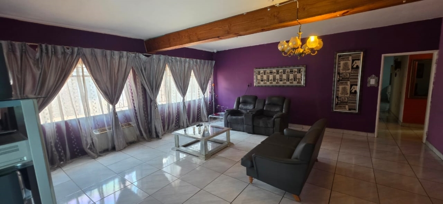 6 Bedroom Property for Sale in Wilkeville North West